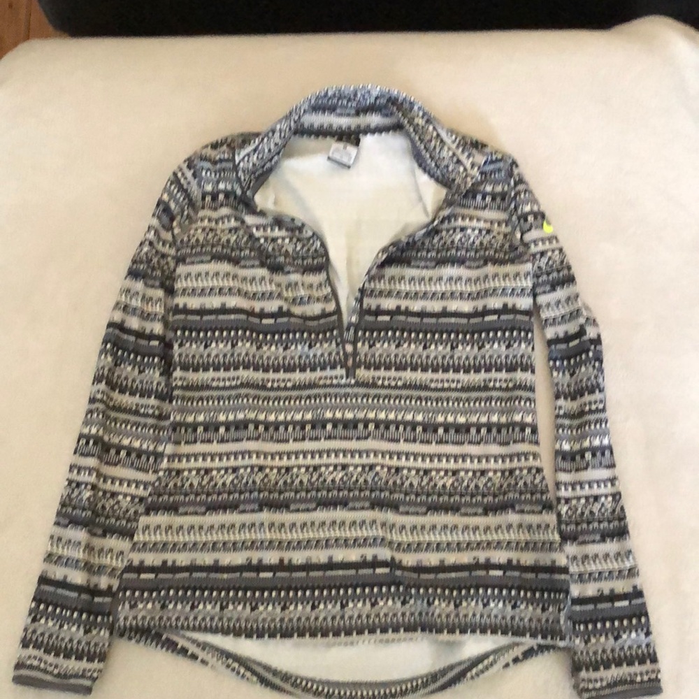Nike Drifit 1/2 zip Size XL. New Without Tags